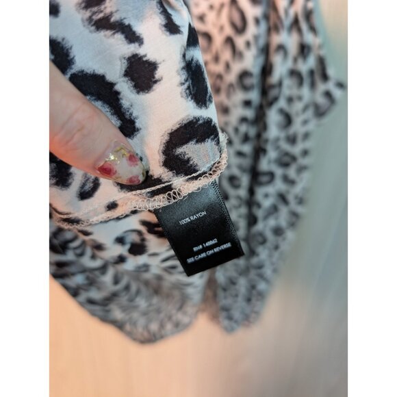 Torrid Top Womens 5 5X Black White Animal Sleeveless Tank Rayon Tank Key Hole - Picture 5 of 7